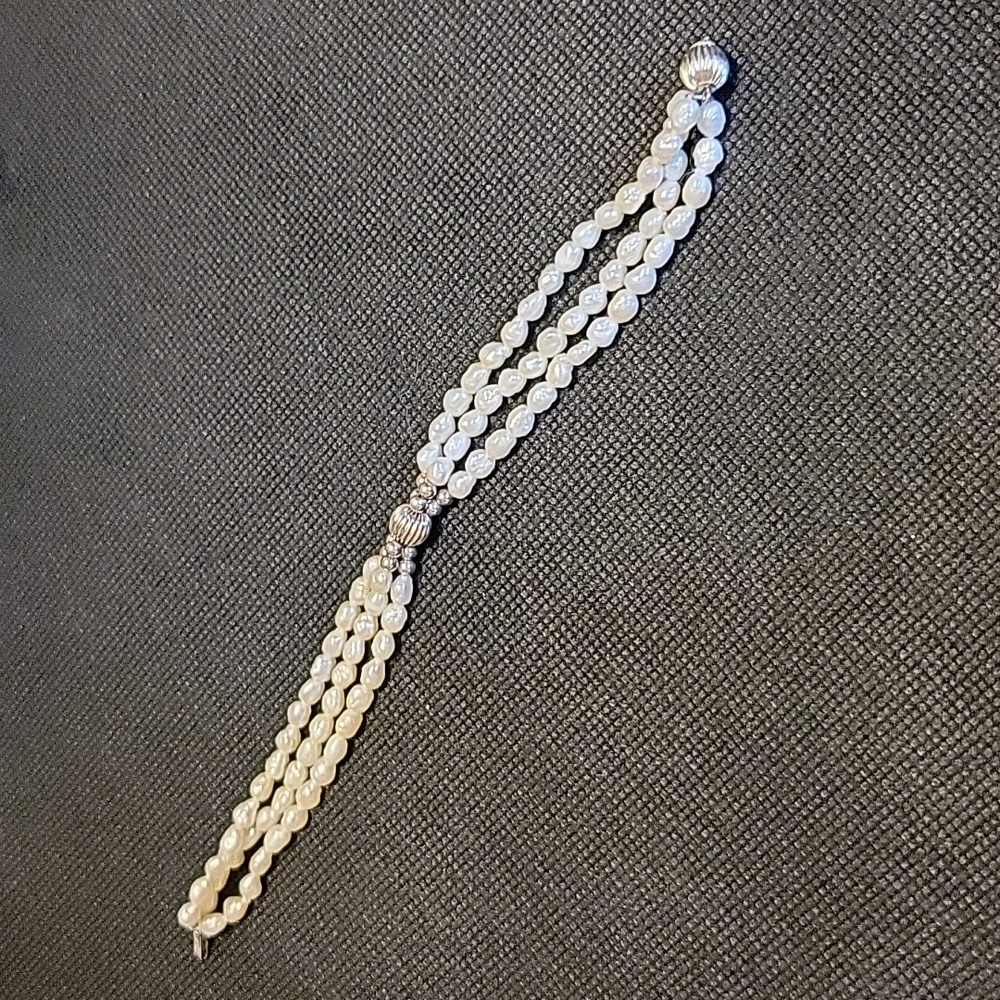 Freshwater pearl bracelet